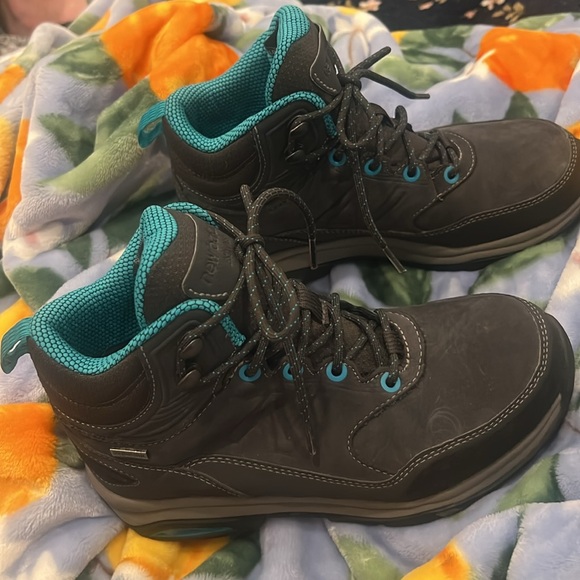 New Balance Women’s 1400 Waterproof Boots Size 6.5 - EUC - Picture 3 of 9